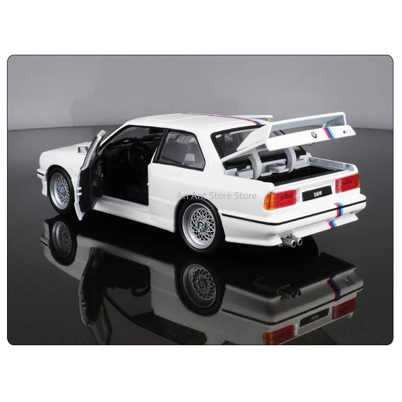 Bburago 1:24 New Style BMW M3 E30 1988 Alloy Model Car Luxury Vehicle Diecast Car Model Toy Classic Collection Gift Decoration