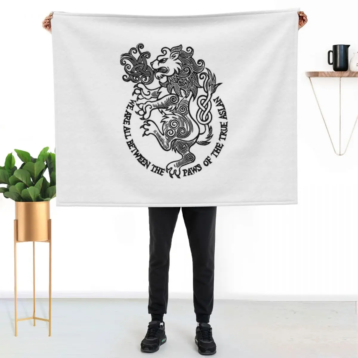 

Lion's Paws Linocut Throw Blanket Anti Shedding Soft Fuzzy Blanket for Home