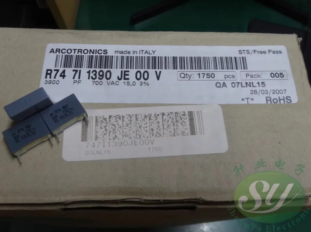 

10PCS AV R747I1390JE00V 0.0039uf/700VAC 3.9nf 3900pf 3n9 392 New 3% high precision film capacitor