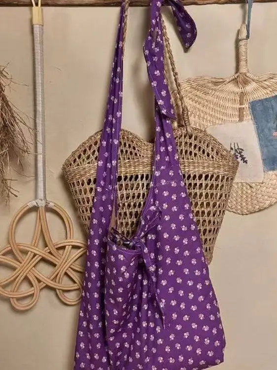 حقيبة قماشية جديدة لعام 2025 بنقشة النقاط البنفسجية والزهور، حقيبة كتف نسائية كبيرة السعة للتنقل اليومي، حقيبة كروس عصرية بأس...