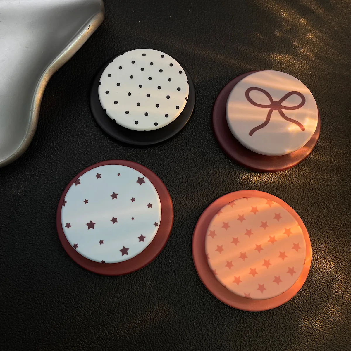 

Blue black bow magnetic bracket with strong magnetic attraction MagSafe magnetic phone holder, Korean niche