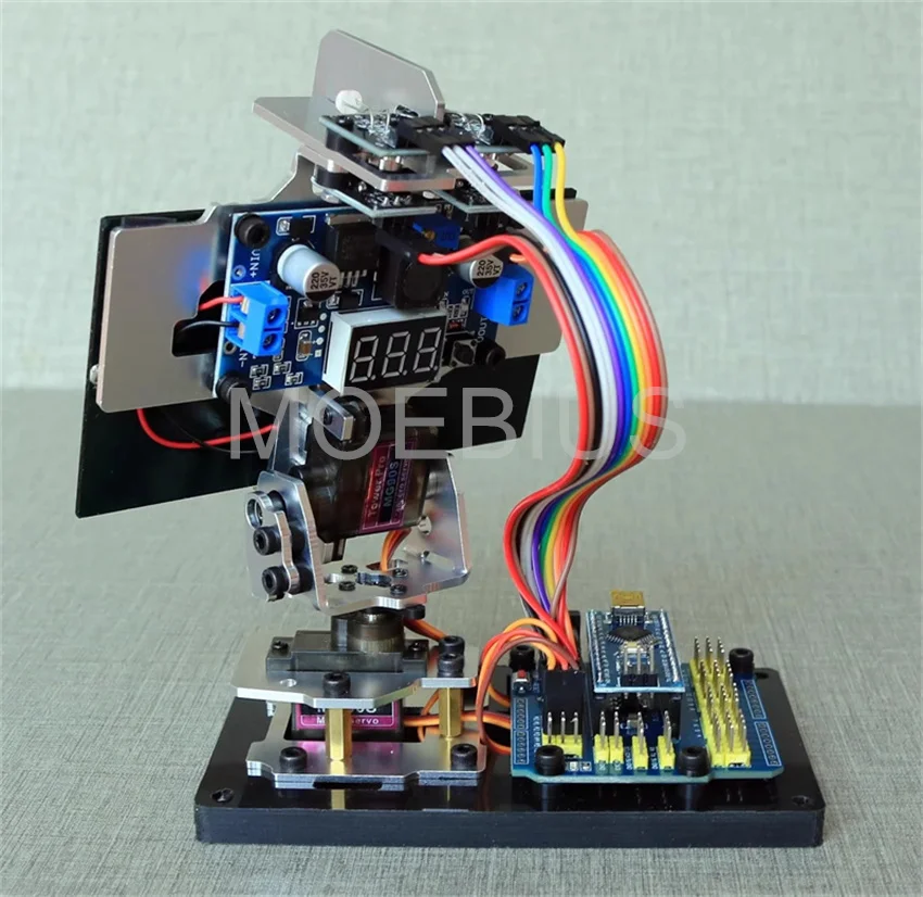 Inseguitore intelligente della sorgente luminosa dell'attrezzatura del Radar di tracciamento dell'energia solare compatibile con il Kit Stem fai da te del progetto Arduino Maker