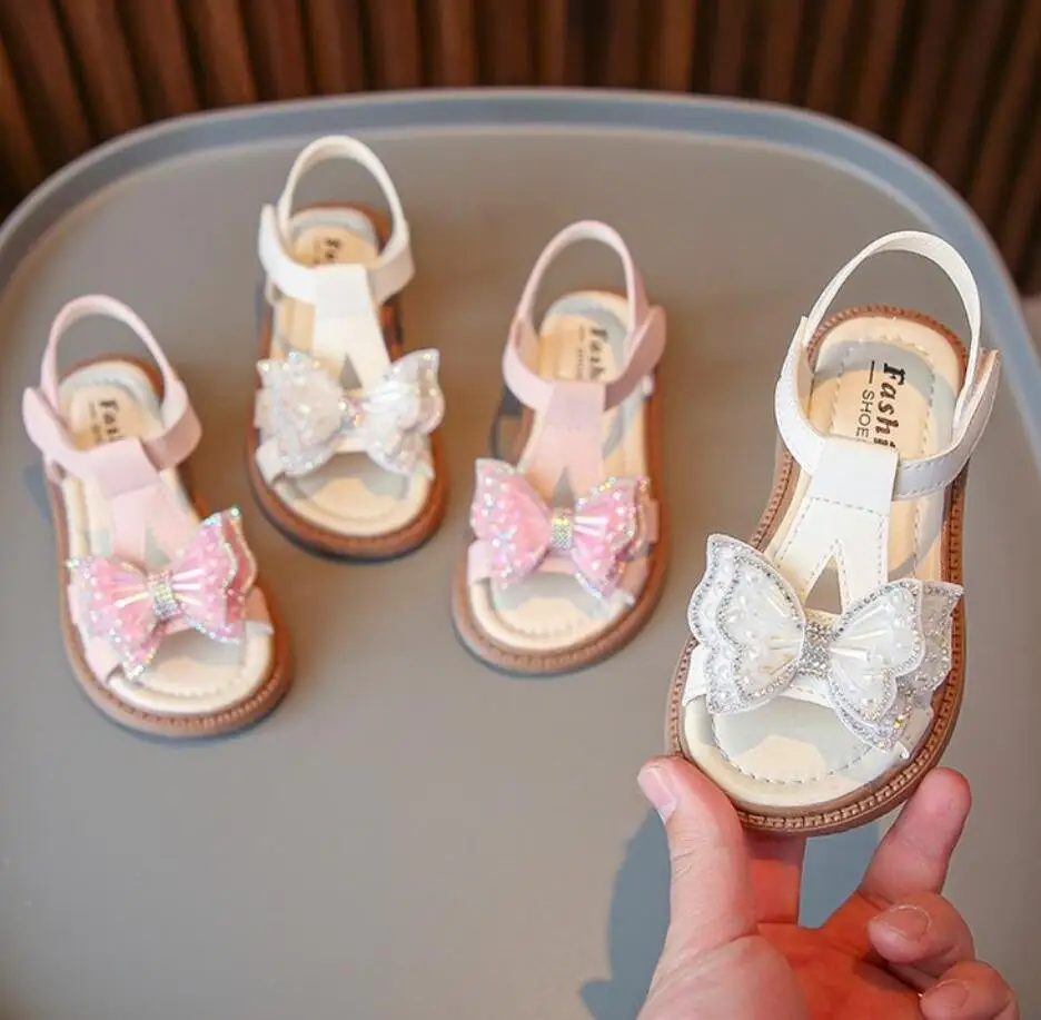 

Детские модные сандалии для девочек, летние новинки 2026 года, туфли-принцессы, пляжные туфли, милые сандалии с бантом-бабочкой, трендовые сандалии, размеры 23-36