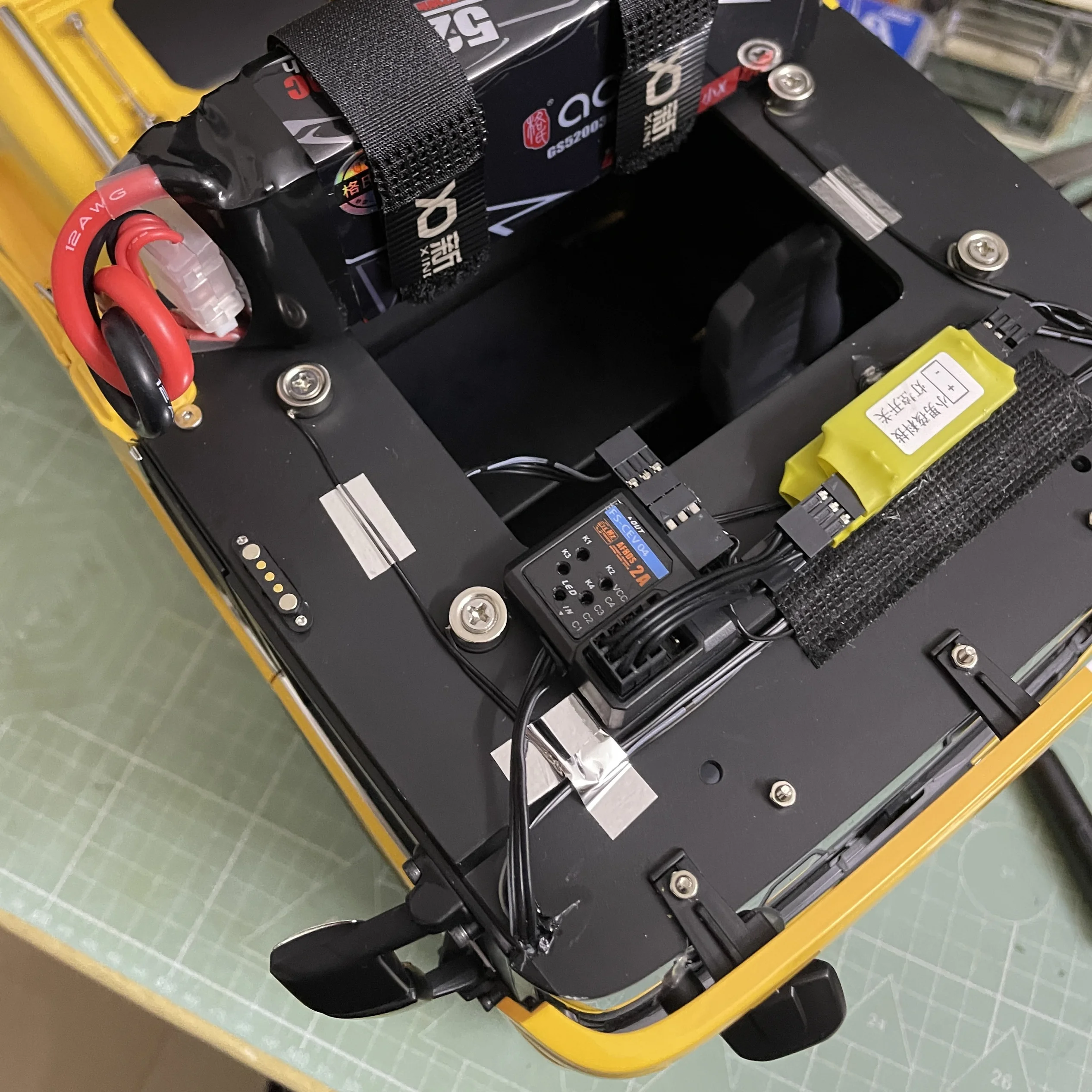 ชุดติดตั้งหลังคาแม่เหล็กแบบไม่ทำลายโครงสร้าง สำหรับรถบรรทุก Tamiya รุ่น SCANIA และ Volvo รุ่นหลังคาสูง 1/14