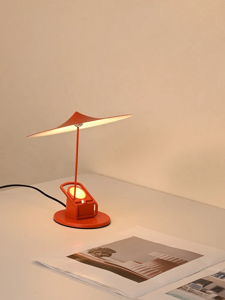 Desk lamp Modern art can be clipped and hung study desk bedside lamp