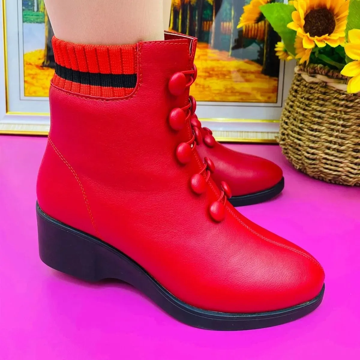 Botas de calcetín de cuña roja con botones para mujer, zapatos de cuero forrados de piel, botines de plataforma cómodos para mujer, Invierno