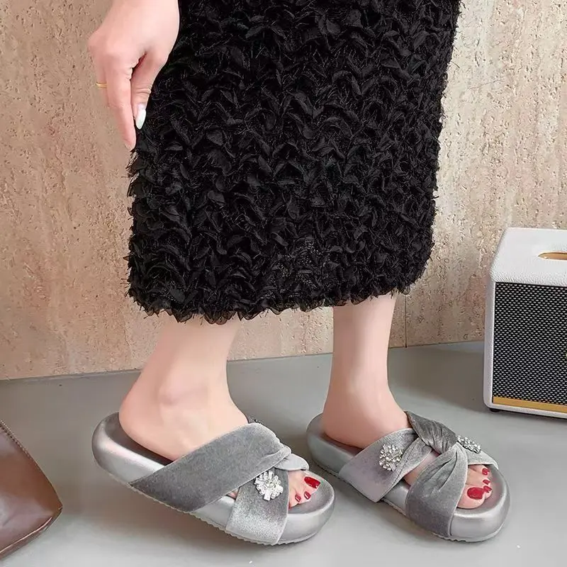 

Fashionable rhinestone slippers, thick-soled, versatile, casual, toe exposed, lightweight and lazy sandals