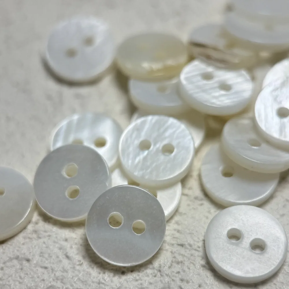 10pcs Simple Shell Buttons White Natural Shall 10mm Small 2-hole Round Buttons for Clothing