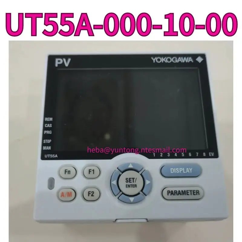 

Used temperature controller UT55A-000-10-00