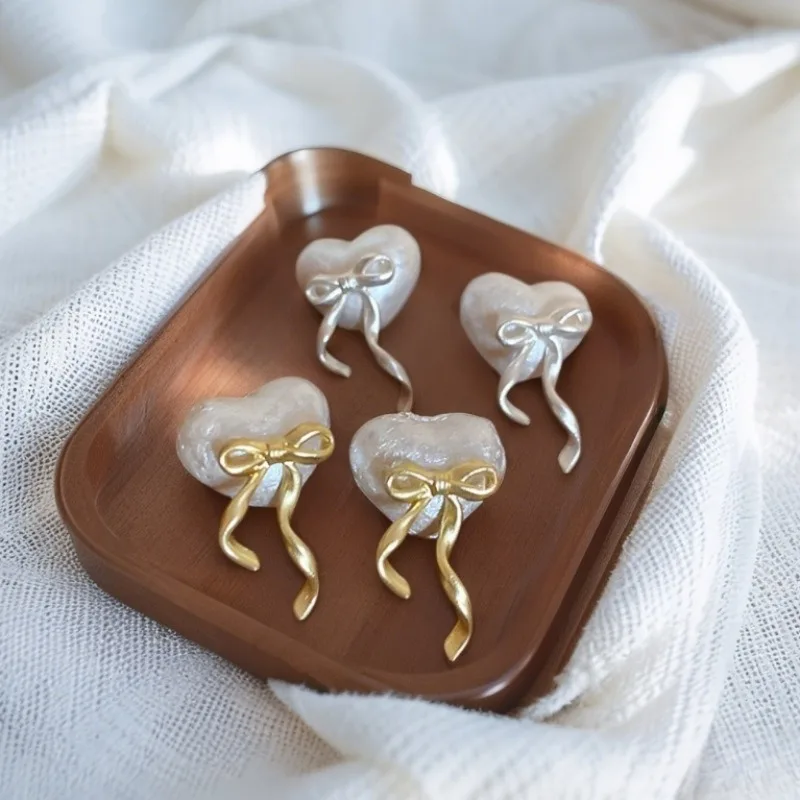 

Cute Unique Heart-shaped Bow Stud Earrings for Women Girls Elegant Light Luxury Temperament Love Jewelry Party Gifts