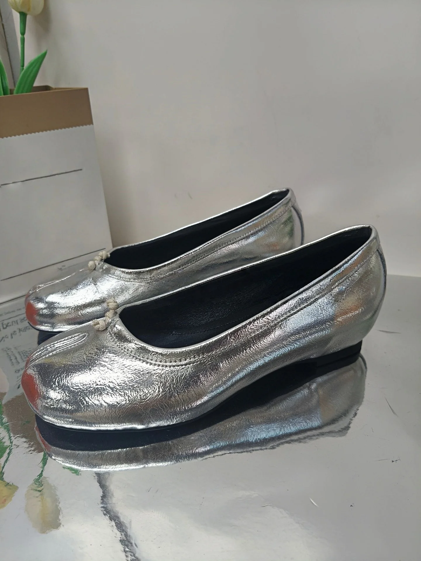 Women's Silver Metallic Ballet Flats Shoes Unique Tabi Toe Separated Design Slip - On Elegant Casual Daily Ladies Shllow Shoes