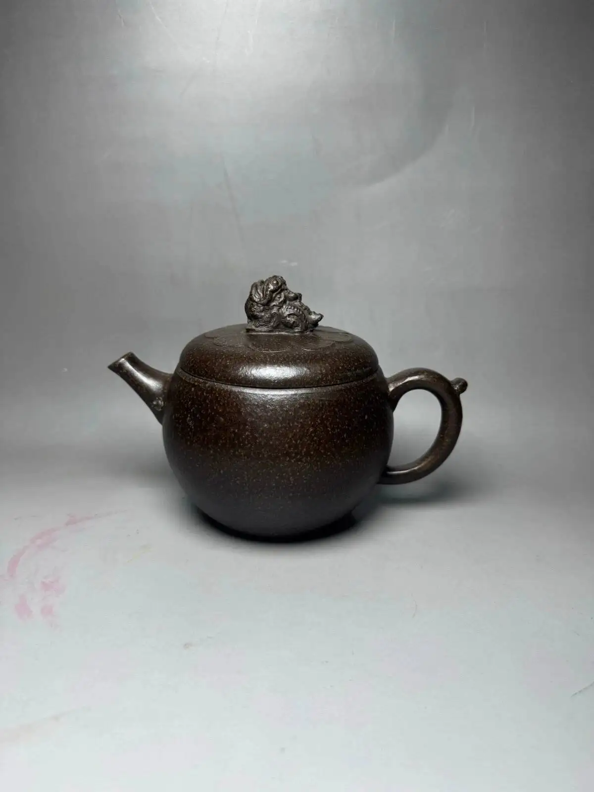 China Yi Xing Zisha Clay Handmade Exquisite Fragrant Teapot