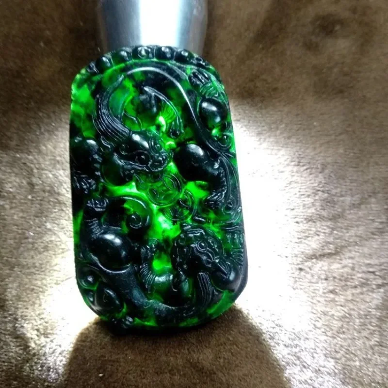 

Natural Jade Medicine Wang Shi Serpentine Jade Brave Pendant Selling Double Brave Pendant.