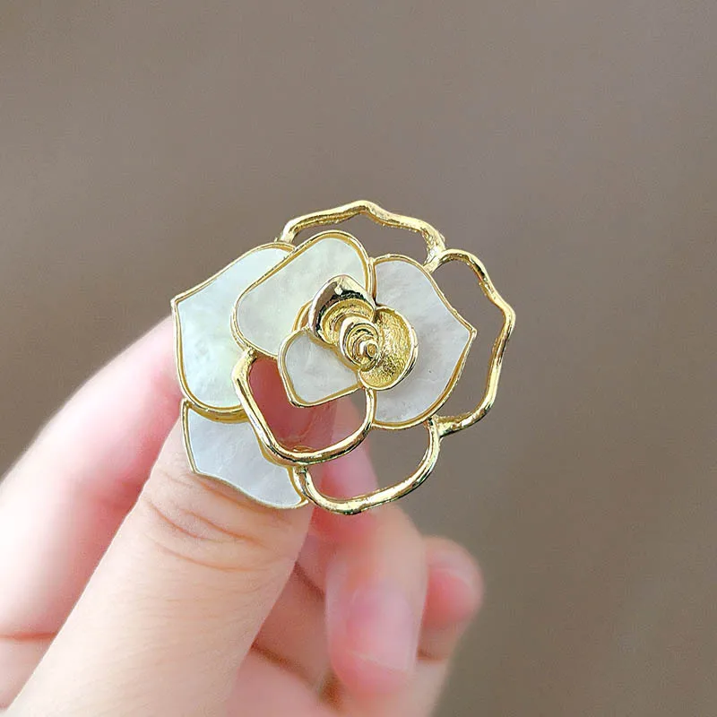 

Elegant camellia brooch, a high-end women's hollowed-out flower brooch, a retro high-end brooch accessory