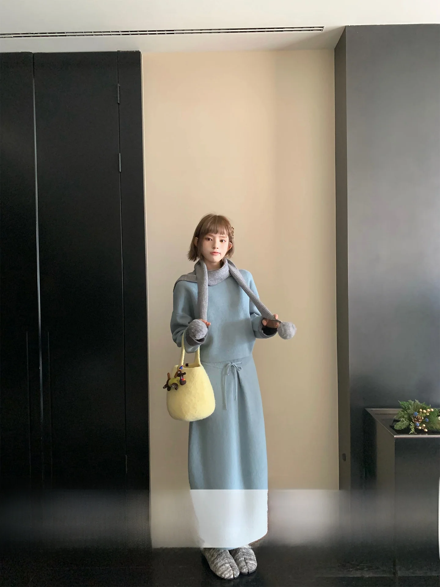 

Комплект Lazin: Укороченный свитер из кроличьей шерсти и юбка, повседневный, свободный крой, длинный рукав, круглый вырез, короткая длина