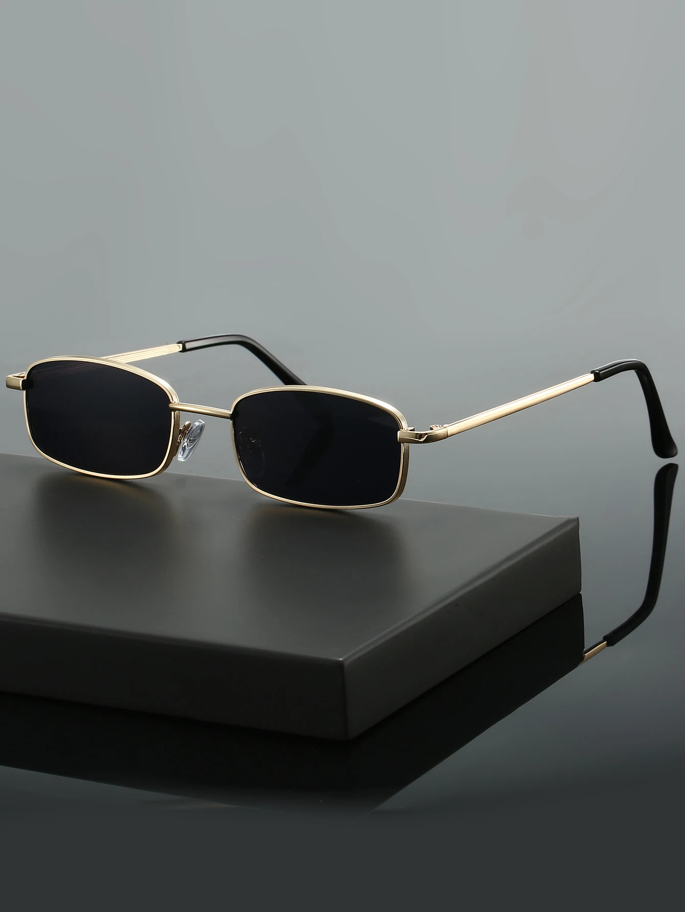 1-teilige klassische, vielseitige Sonnenbrille mit rechteckigem Rahmen, einfaches und hochwertiges Gefühl, Urlaubsparty-Outdoor-Dekoration für Herren und Damen