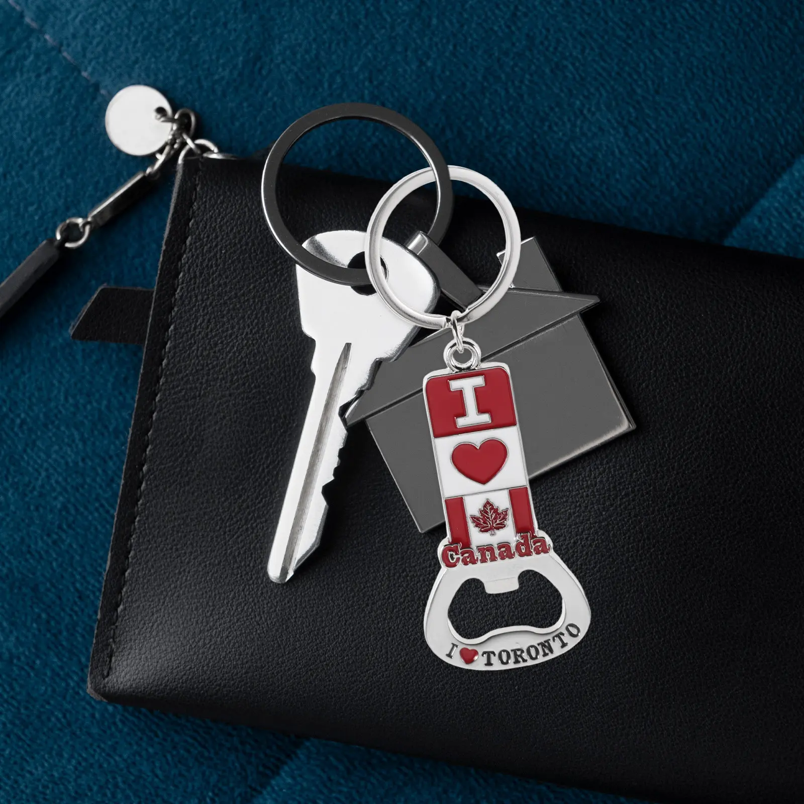 4Pcs Canadian Flag Bottle Opener Keychain Metal Maple Leaf Souvenir Keyring Portable Travel Bottle Opener Party Favors Keyring