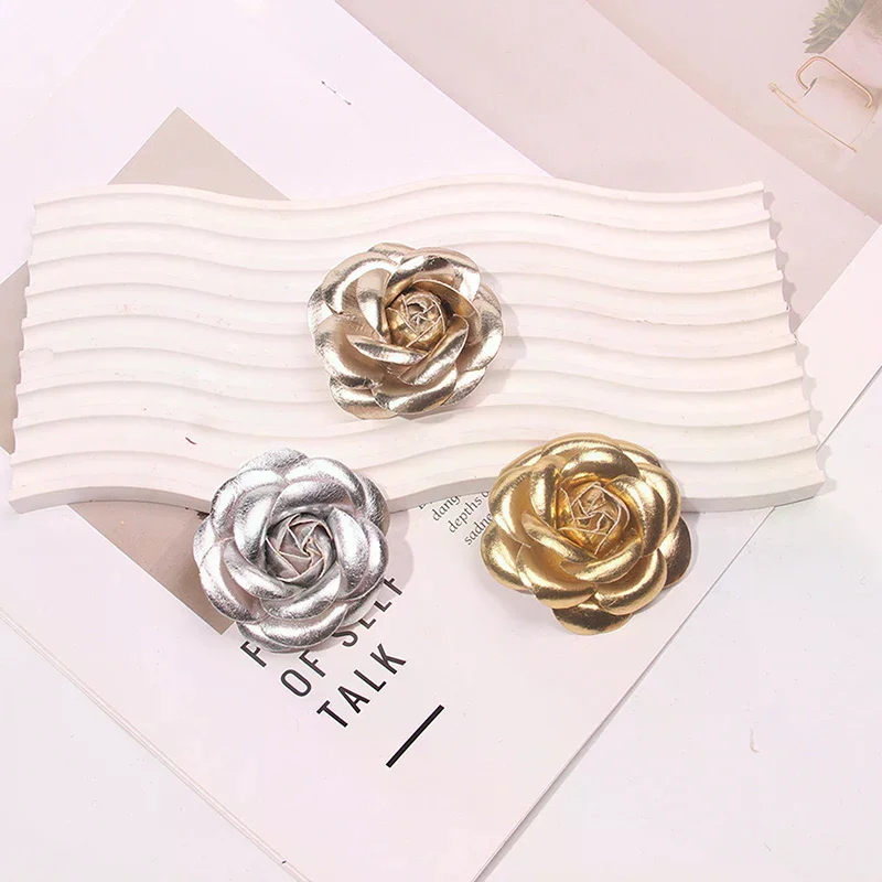 

Hot Leather Camellia Brooches For Women Elegant Big Flower Pins Scarf Buckle Fashion Jewelry Coat Accessories Brooch