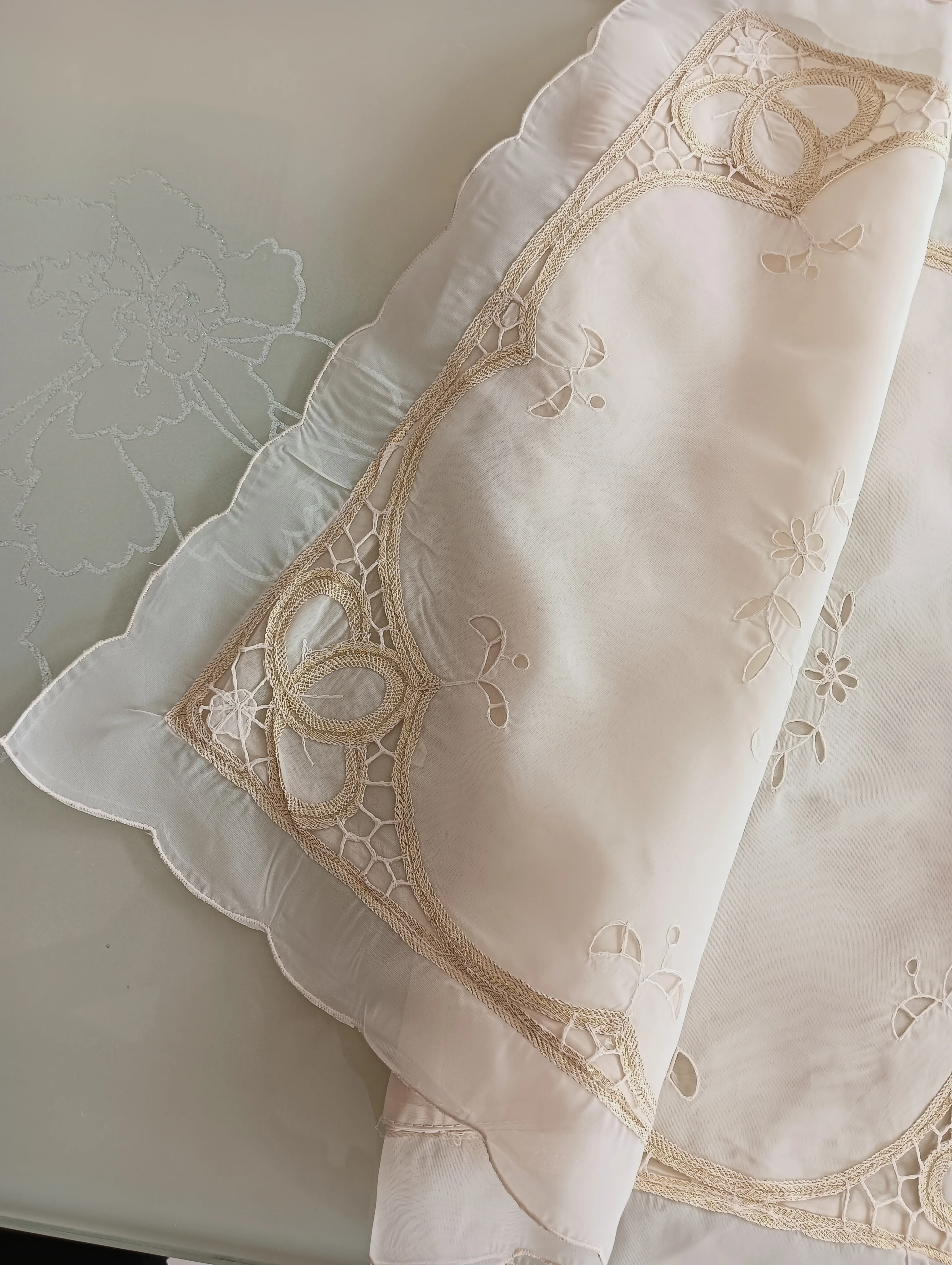 4pcsBOHAO 2024 Geborduurde Kruiskussenslopen met Goud Geborduurde Bloemen Elegante Europese Geborduurde Home Fashion Pillowsilp