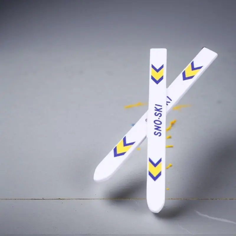 Acessórios em miniatura para casa de bonecas; Conjunto de prancha de esqui de madeira; Decoração de cena de Natal; Crianças brincam brinquedo para presente