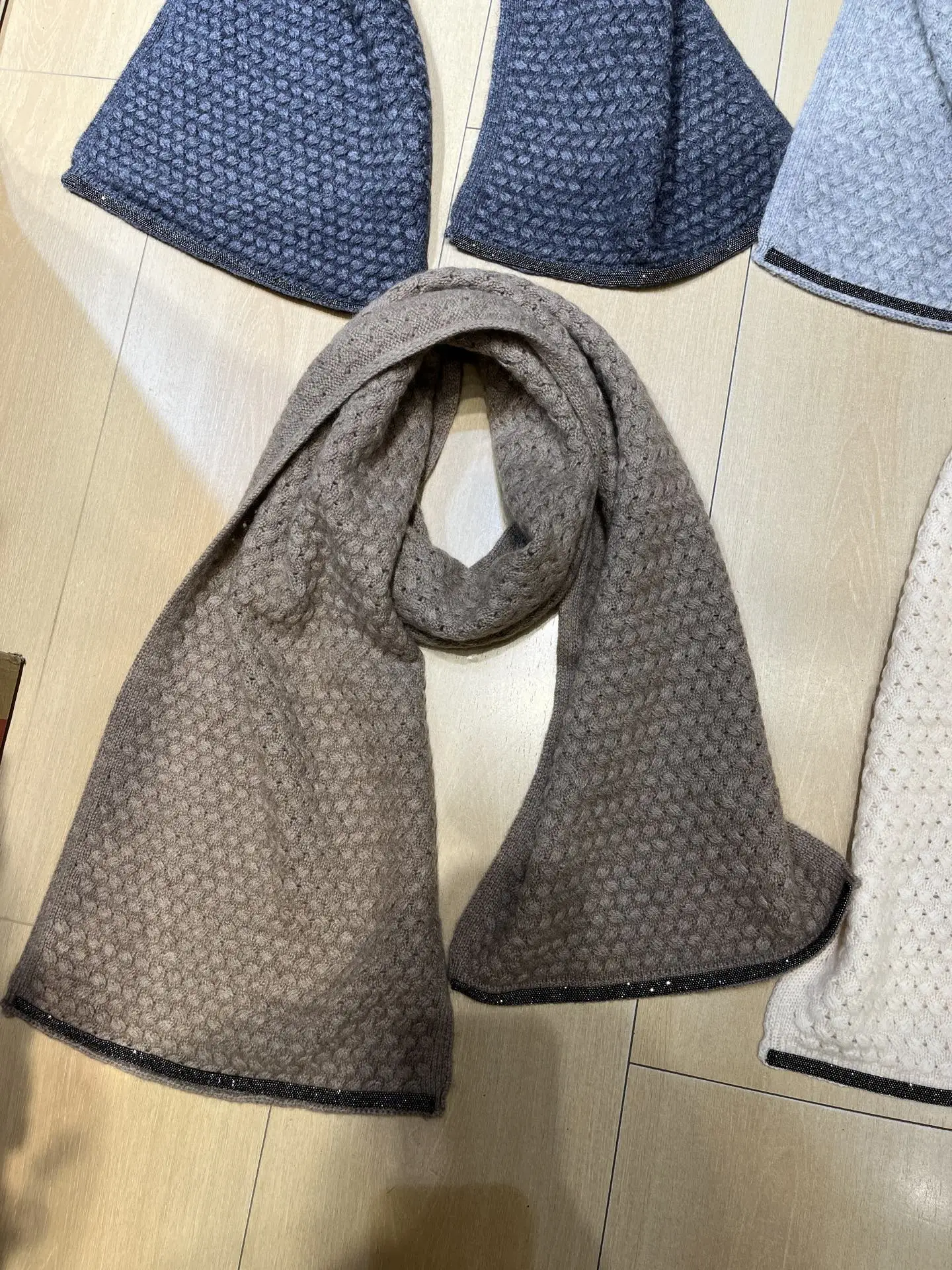 New High-Quality Cashmere Scarves For Autumn/Winter 2026 – Available In Four Colors