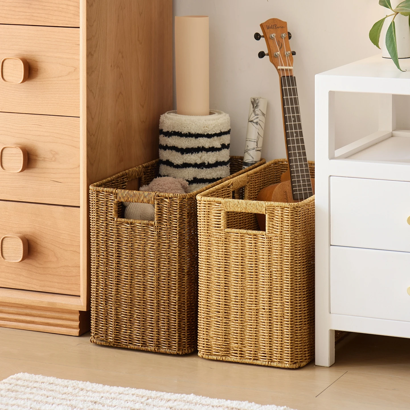 

Узкая длинная угловая корзина для хранения у дивана, плетеная корзина из высокопрочного пластика, домашняя корзина для журналов, имитация ротангового плетения