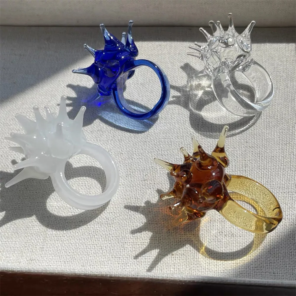 Anillo de erizo de mar acrílico hecho a mano exagerado, anillo de sol de resina peculiar, estilo Ins, bola oceánica, anillo de erizo de mar