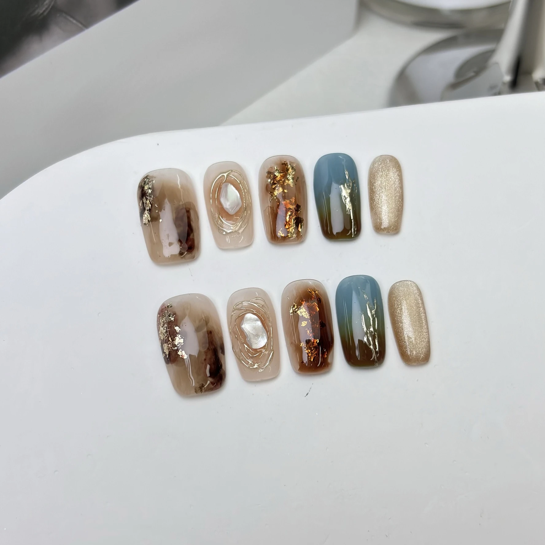 10pcs Amber Cat Eye Press on Nails Gold Glitter Fake Nails Vintage Autumn Winter Short Square False Nails Brown Gradient Nail