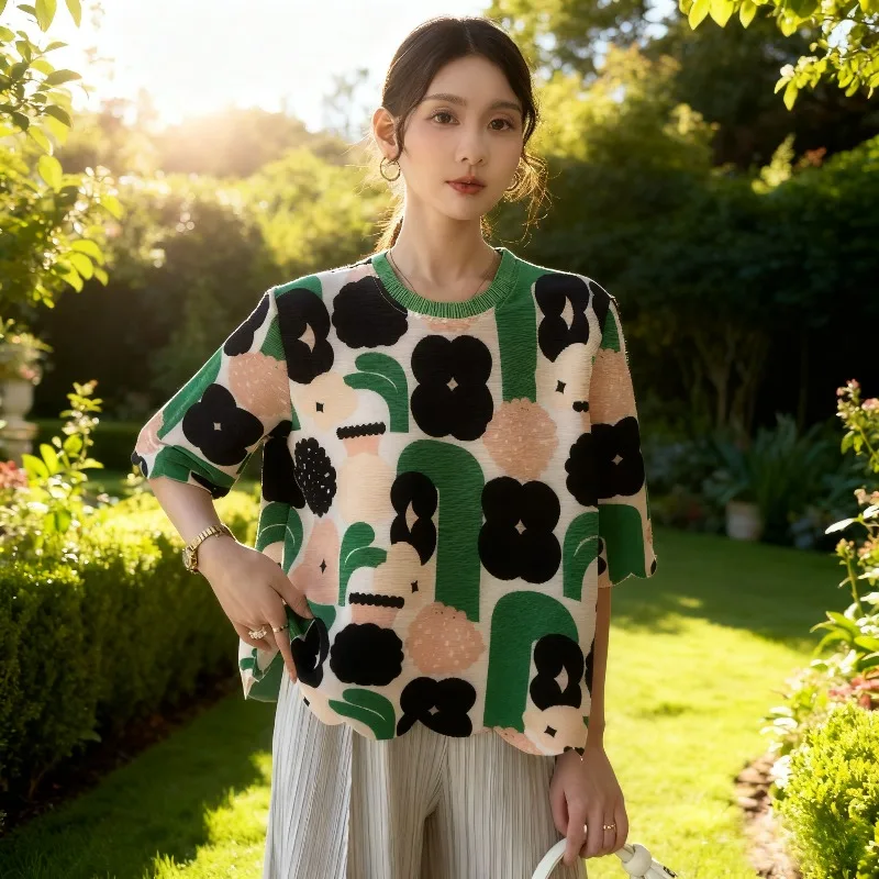 

Новинка 2026, плиссированная свободная футболка с принтом Miyake, персонализированная повседневная блузка с рукавами пять минут, эластичные тонкие женские топы большого размера