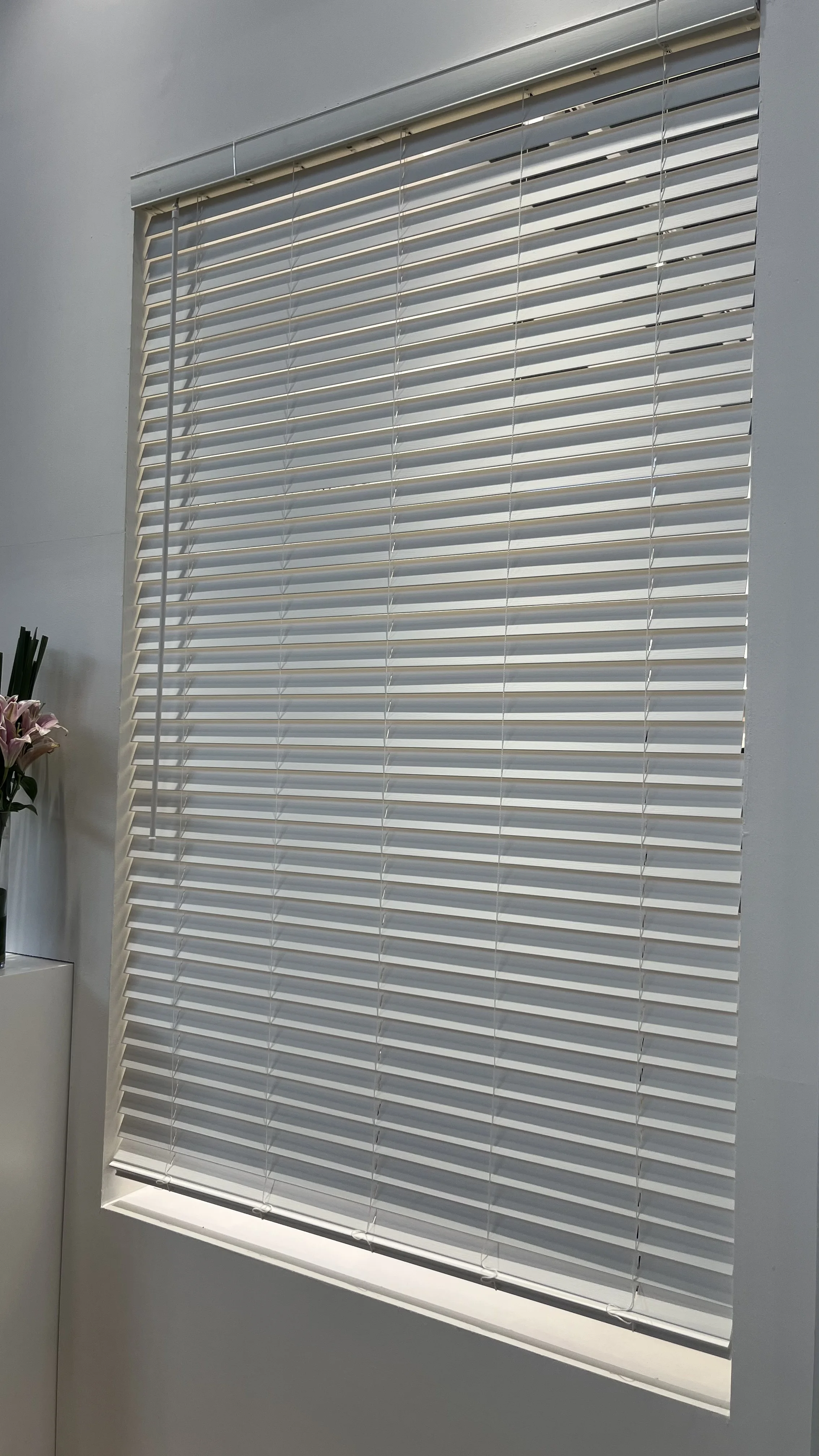 Eco-friendly Cordless Window Blinds Faux Wood Venetian Blinds Wooden Blinds PVC Shutters Wooden Curtains