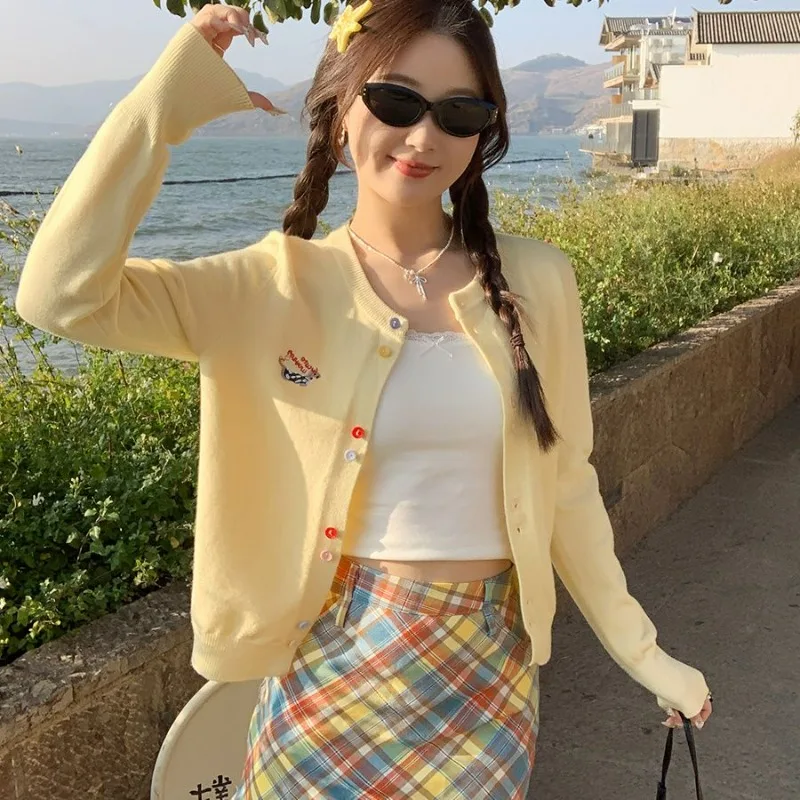 سترة محبوكة بسيطة بلون سادة سترة نسائية لخريف 2025 نمط كوري جديد بأكمام طويلة للنساء 2025 بلوزة جديدة