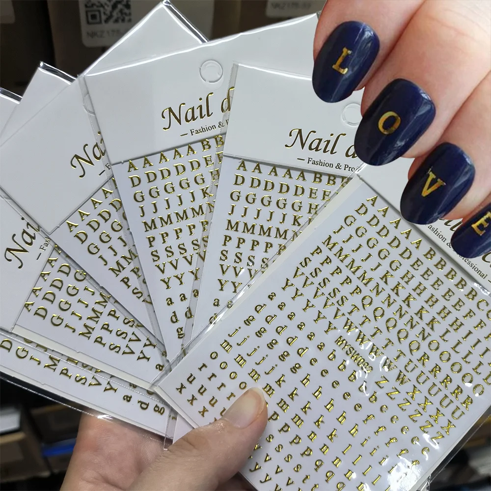 1 Stücke 3D Goldene Englisch Alphabet Nail art Aufkleber 26 Großbuchstaben & Kleinbuchstaben Selbstklebende Nagel Aufkleber DIY Maniküre Dekoration
