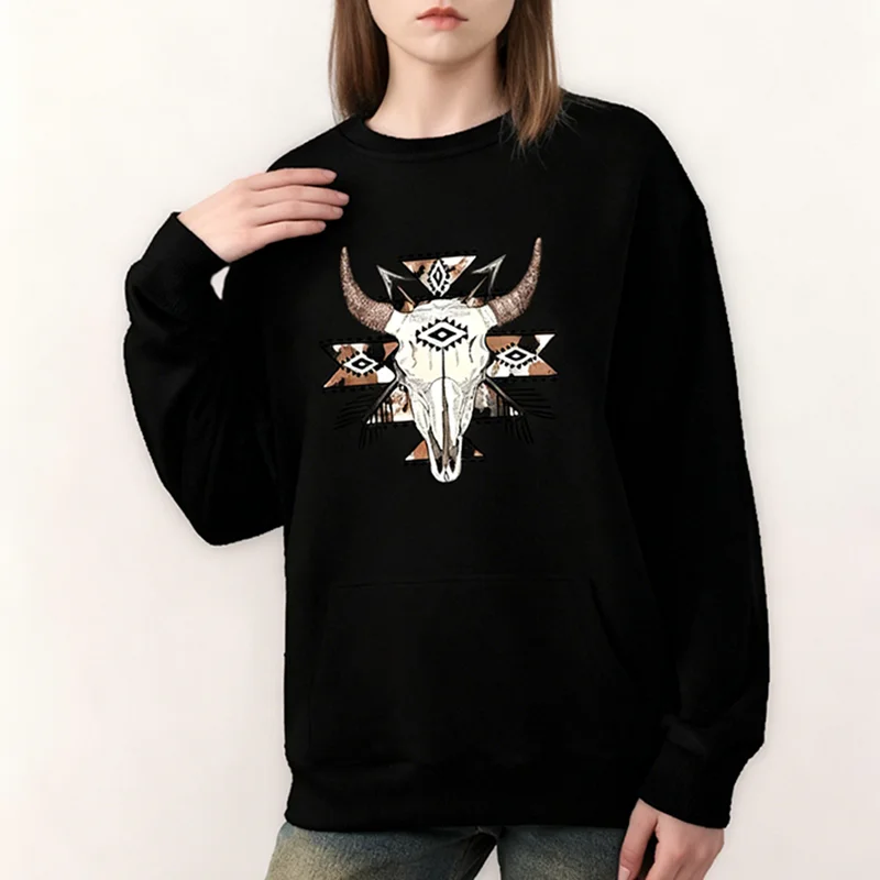 

2025 Fashion Women Round Neck Long-sleeved Velvet Winter Casual Fashionable Cowgirl Style Boho Cow Skull Print Sweatshirt