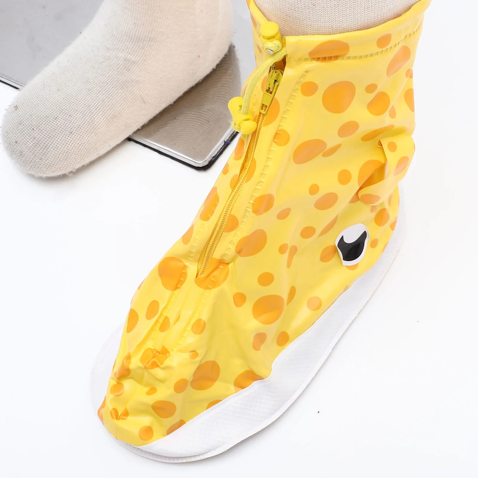 

Pair Waterproof Shoe Cover Small Deer Pattern Yellow Flexible Anti-Slip Raining Shoe Protector Outdoor Daily Use