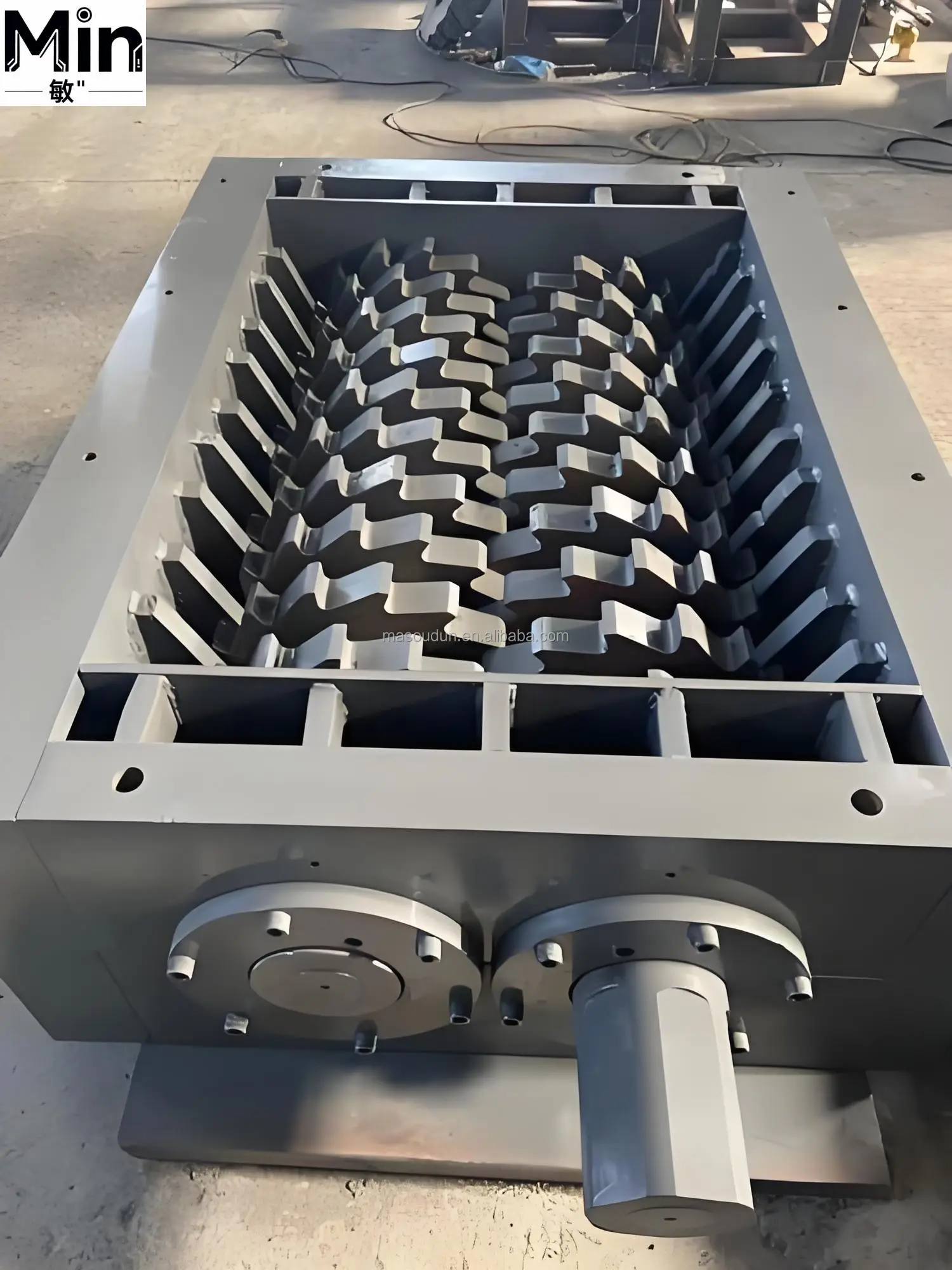Industrial Heavy  Recycling Waste Plastic Shredder Machine Crushing Shredder for Plastic Bottles Waste Material