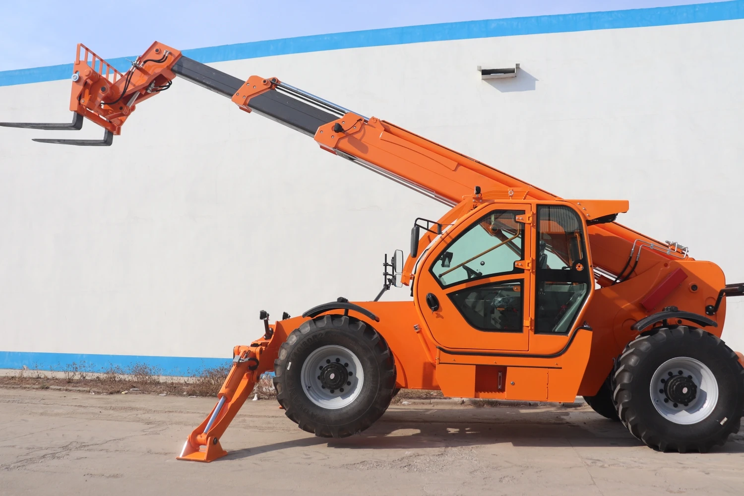 4 Wheel Drive Telescopic Handler 14m Boom 5 Ton Loading Capacity Telescopic Forklift 4WD Telehandler For Hot Sale