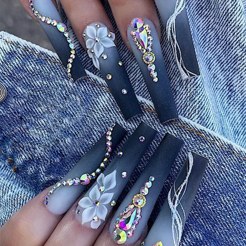 Mittellange künstliche Nagelspitzen mit 3D-Herz-Blumen-Design, Farbverlauf Lila-Rot, französische quadratische Ballett-Spitzen, Press-On-Set für künstliche Nagelkunst – Detail 19