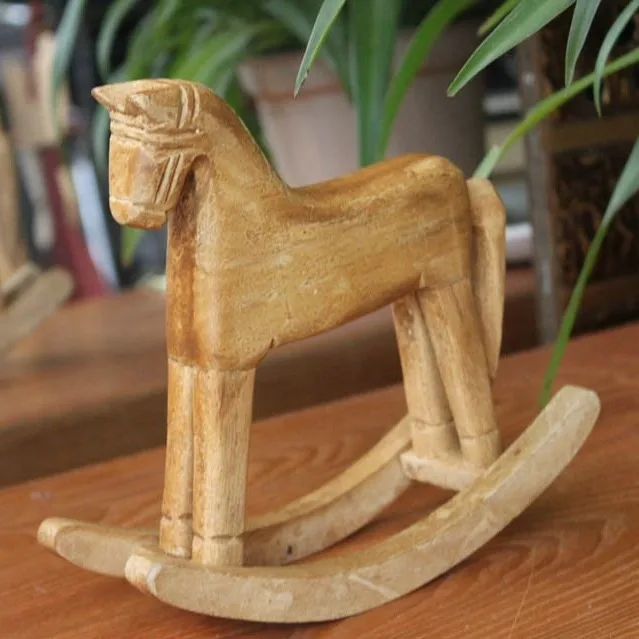 Solid wood big rocking horse handicrafts decorative ornaments, the Year of the Horse attracts wealth, and the natal year is