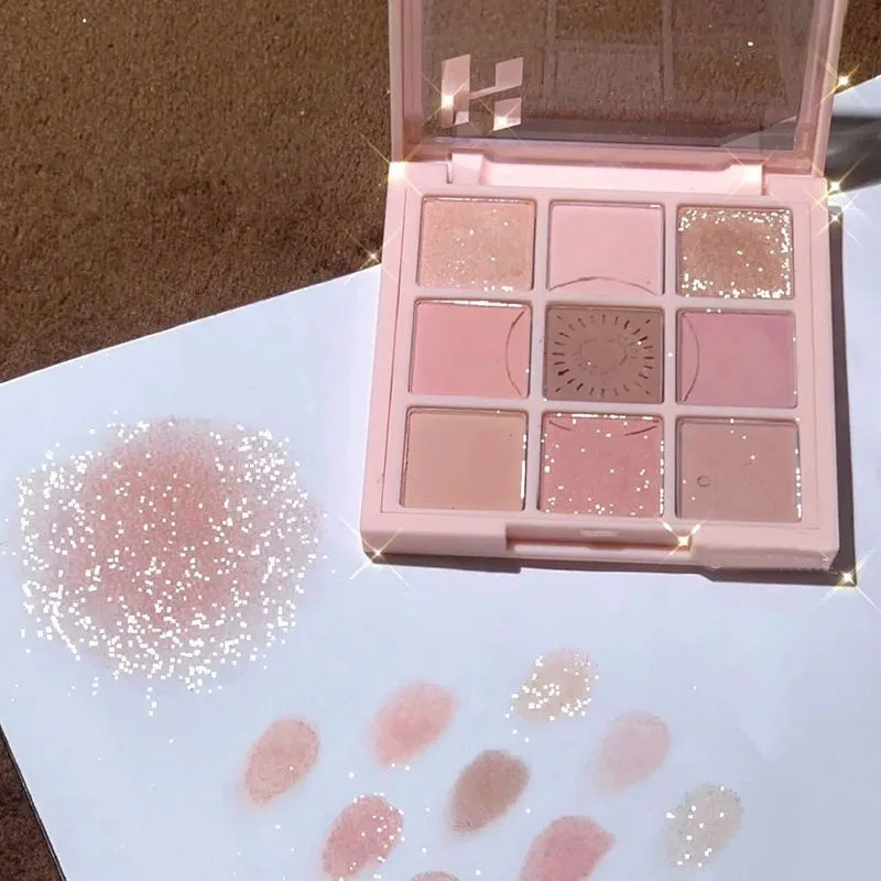 9色の長持ちするアイシャドウパレット - マット、シマー、グリッター、ピンク、レッド、ヌード、ブレンド可能なアイメイク