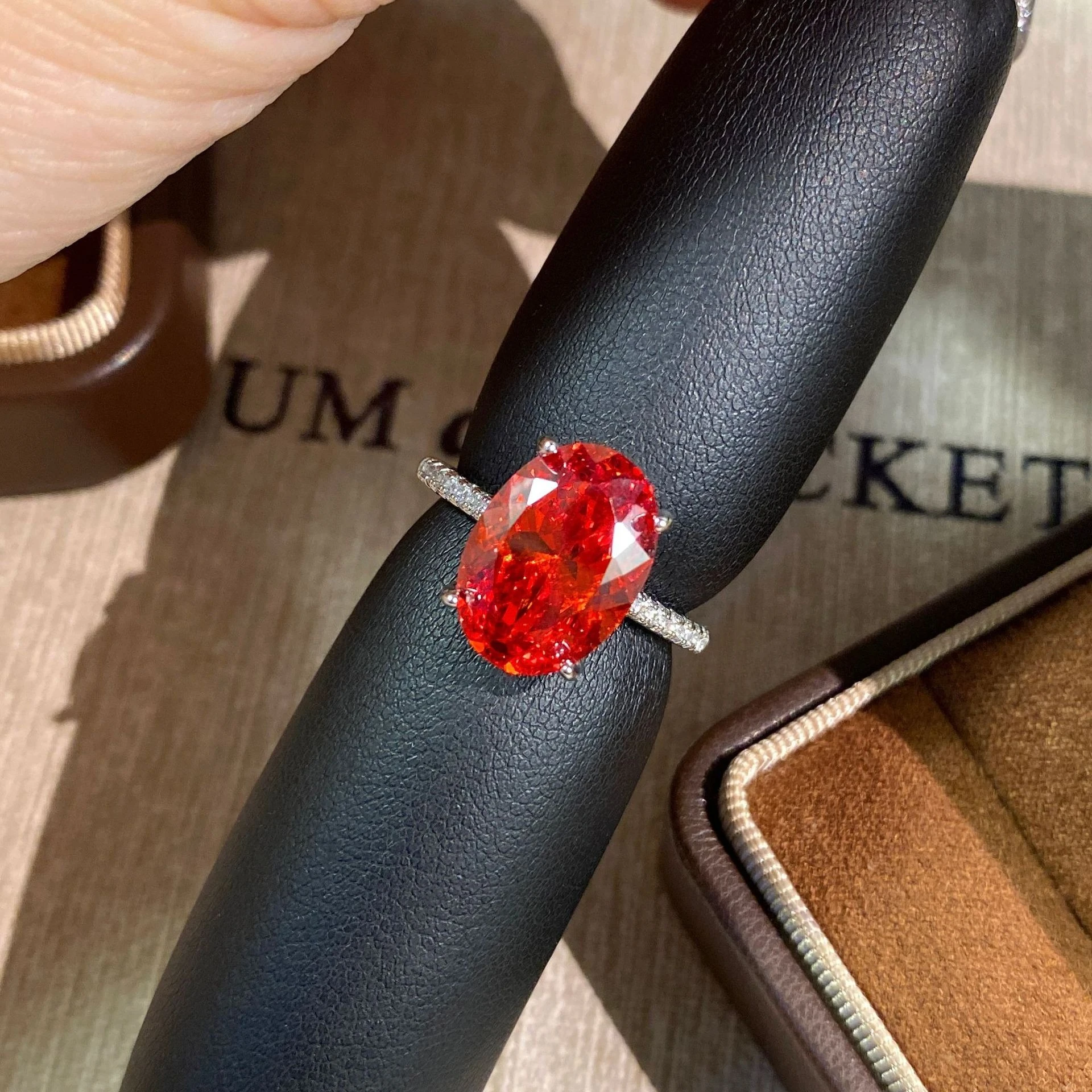 925 Sterling Silber Vogelnest-Schliff Papalacha Hochkarätiger Diamant Luxuriöser Taubenei-Funkelnder Schmuck Ehering – Detail 2