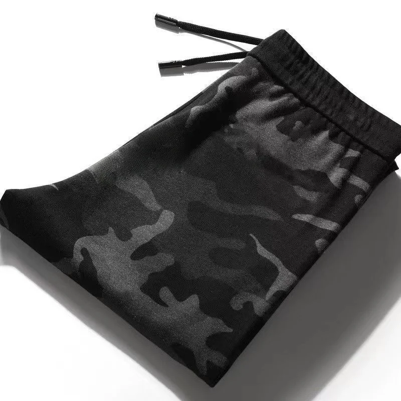 กางเกงขายาวลำลองผู้ชาย ลายพราง ผ้าไหมน้ำแข็ง ระบายอากาศ แห้งเร็ว ทรงหลวม สไตล์สปอร์ต ใส่ทำงาน ใส่เที่ยว สำหรับวัยรุ่น ฤดูใบไม้ผลิ ฤดูร้อน