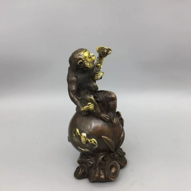 Copper gilded peach on the monkey, with the seal of a feudal lord hanging on it