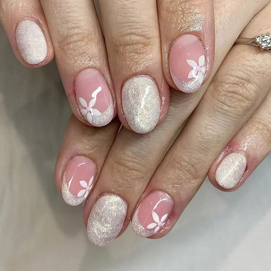 Blush Pink unghie finte donne ragazze Charms stampa sulle unghie paillettes lucide disegni floreali testa quadrata unghie finte Manicure elegante