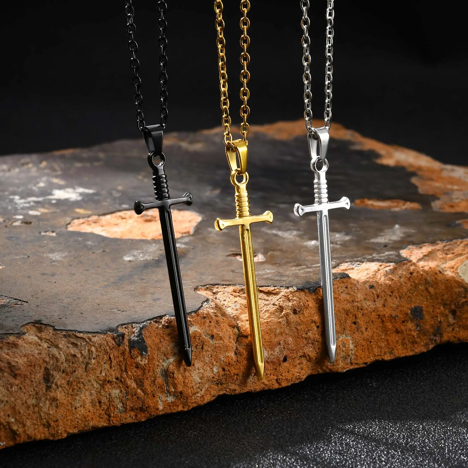 Retro Gothic Edelstahl Langes Schwert Kreuz Anhänger Halskette, Punk Hip Hop Geometrische Halskette, Mode Party Schmuck für Männer – Detail 7
