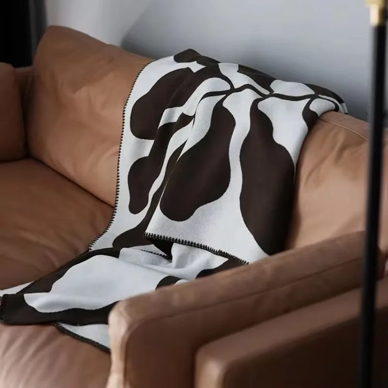 Luxury Jacquard Imitation Cashmere Blanket, Nordic Elegant Look, Warm Cover for Bed, Sofa and Daily Leisure Use