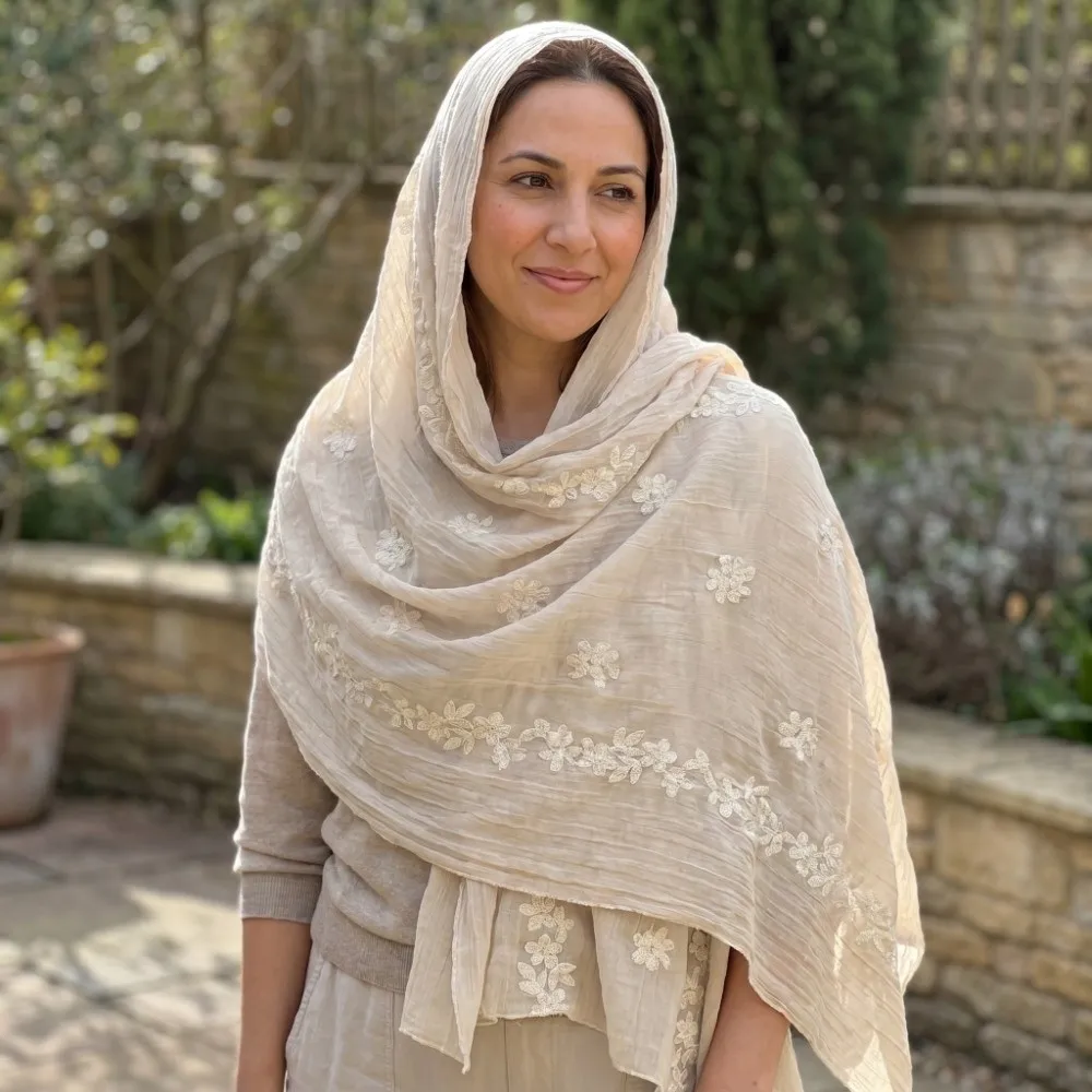 Floral Pattern Embroidered Hijab Soft Edged Lightweight Thin Fabric Shawl Gentle Temperament Ethnic Long Foulard Gift