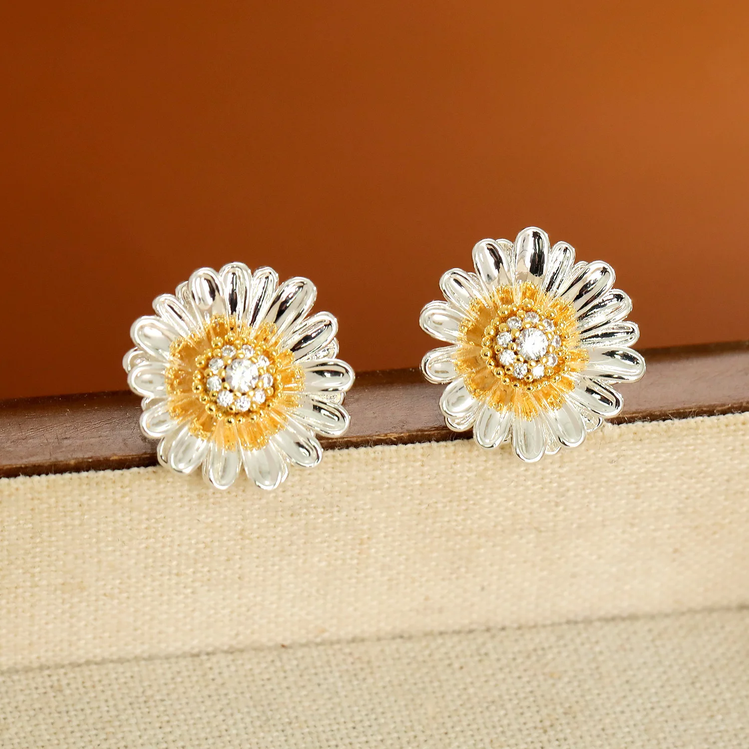 Trendy High Quality Autumn Winter Japanese Daisy Flower Earrings Dopamine Teenage Girl Style Korean Fresh Ear Jewelry For Women