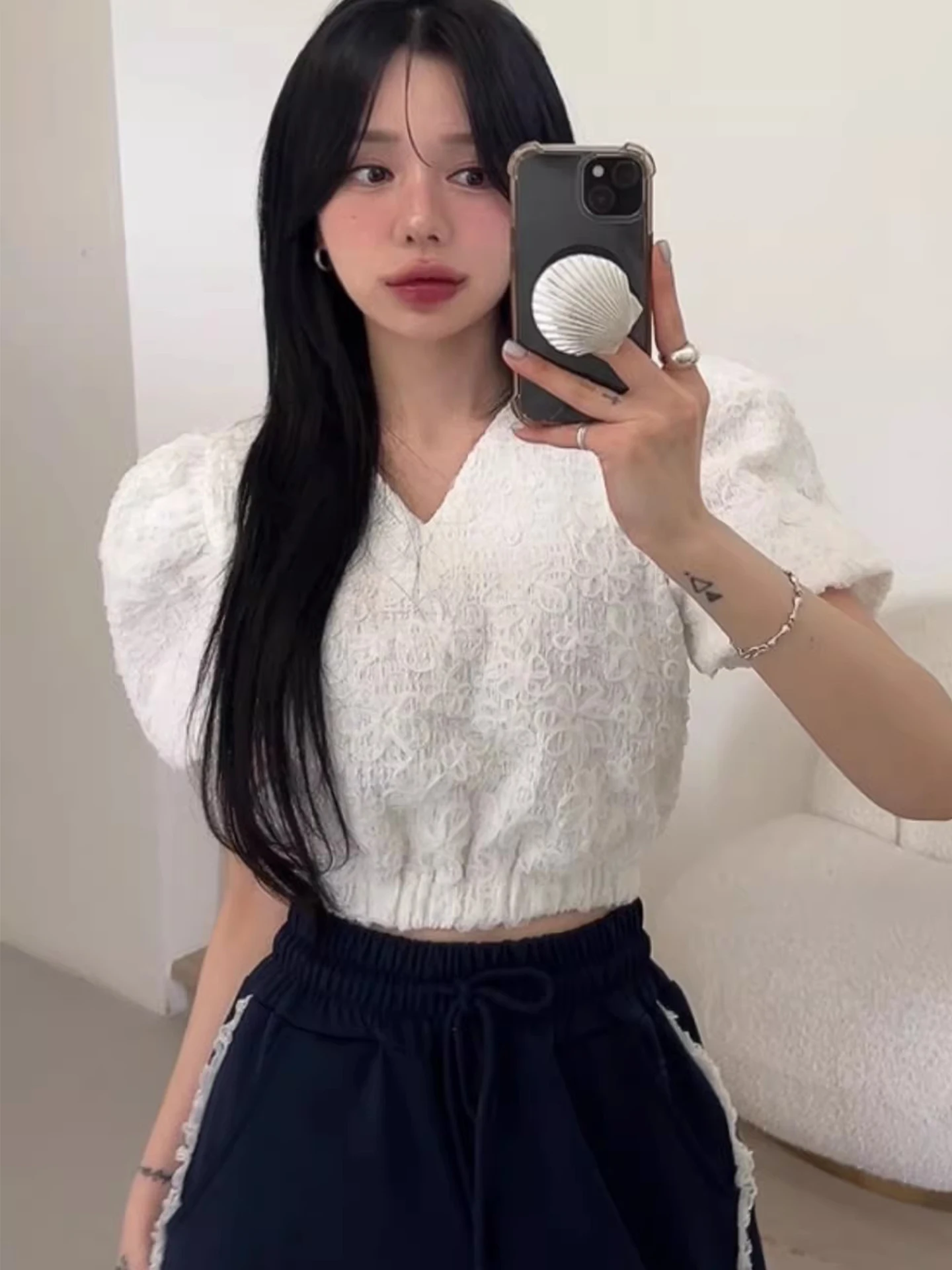 

Женская футболка Liliang Sweet Sle с V-образным вырезом, рукавами-фонариками, кружевной вышивкой и укороченным рукавом, новая весенняя модель с утягивающим эффектом на талии