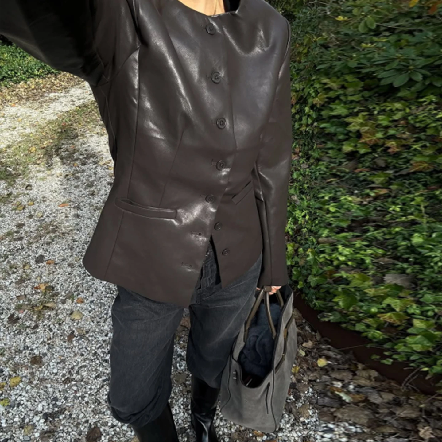 2025 Nuovo cappotto invernale in pelle Faionable con bottone per le donne Pendolarismo Sle Personali Match Cappotto ort quotidiano da donna