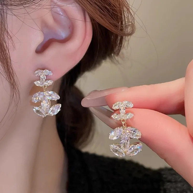 

French High-end Design Superflash Zircon Letter Earrings Female Light Luxury High Sense Exquisite Personality Fashion Earrings